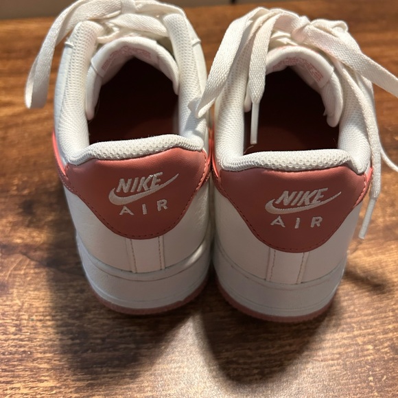 Nike Women's Off-White and Mauve Sneakers Like new - Picture 7 of 11